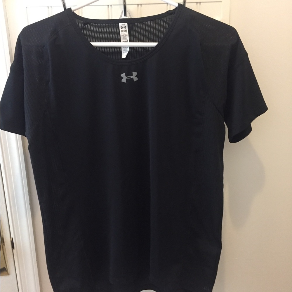 Under Armour  Loose fit heat gear workout top
